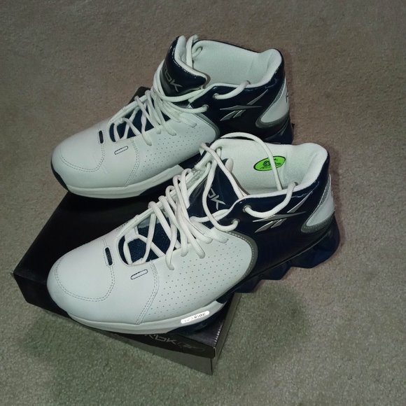 Reeboks BNWT Heel Hexride sz 10 White w Navy Blue - Picture 1 of 6